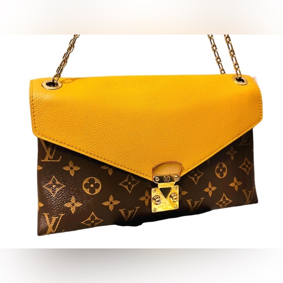 267 Preloved  Louis Vuitton LV Pallas Crossbody Monogram ($$ Marked down 2/9/25) - Picture 2 of 11